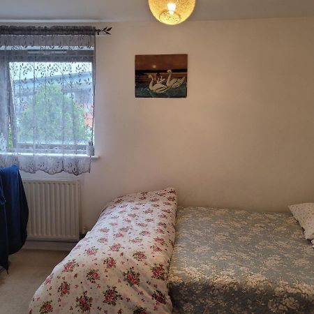 Room Near Heathrow Airport Ґіллінґдон Екстер'єр фото